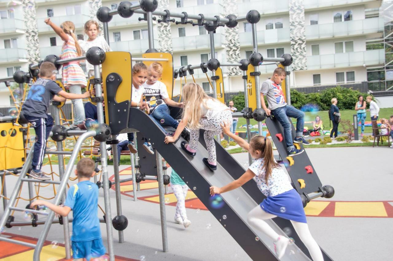 Hotel Aquarius Spa Kolobrzeg Exterior photo Children playing on a climbing frame